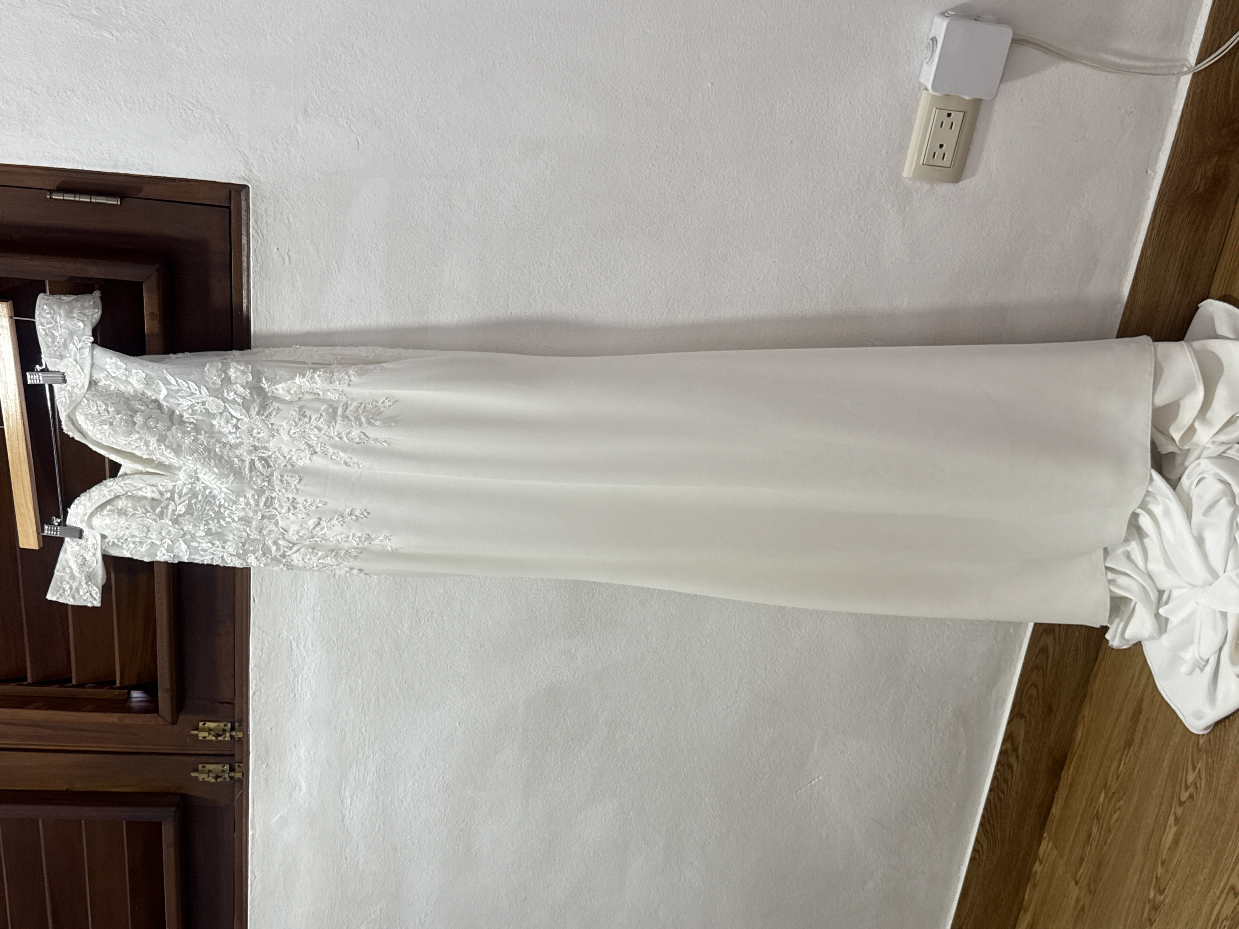 Vestido de novia sirena con transparencia en la cadera