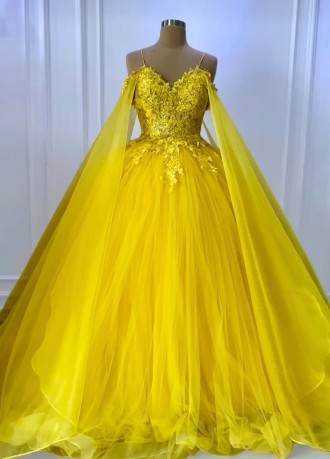 Vestido de 15 amarillo falda en organza