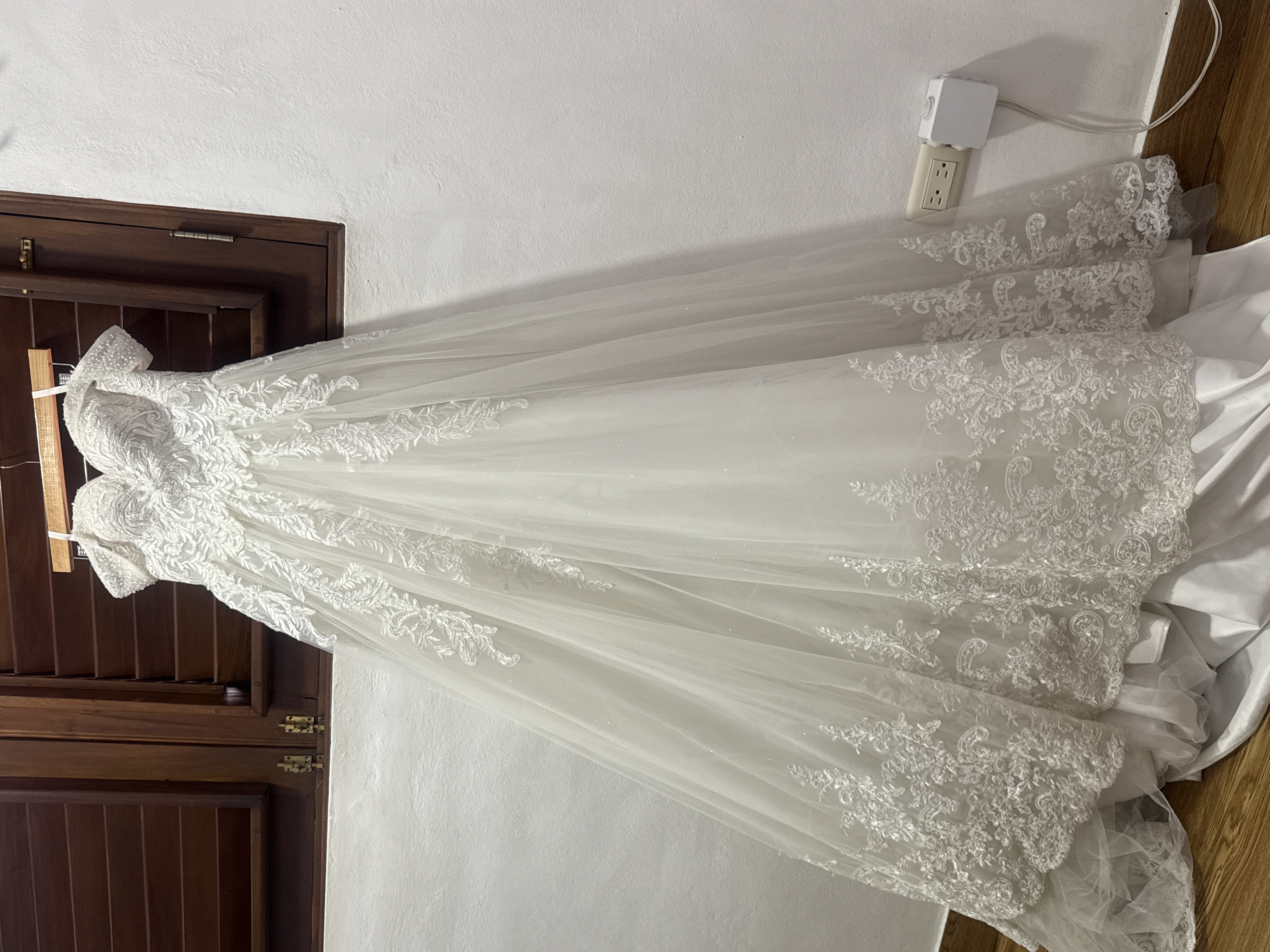 Vestido de novia princesa con manguitas en perlas