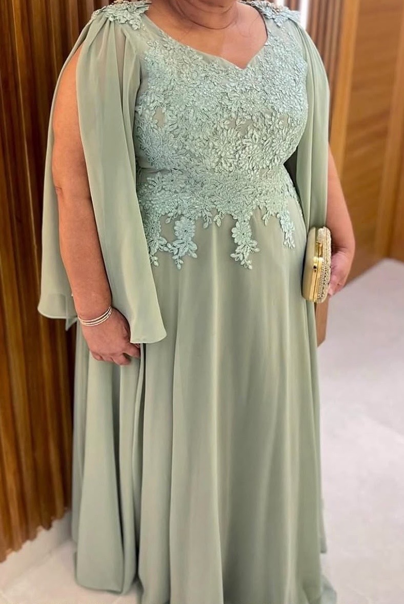 Vestido de gala verde pastel talla plus falda en chifon
