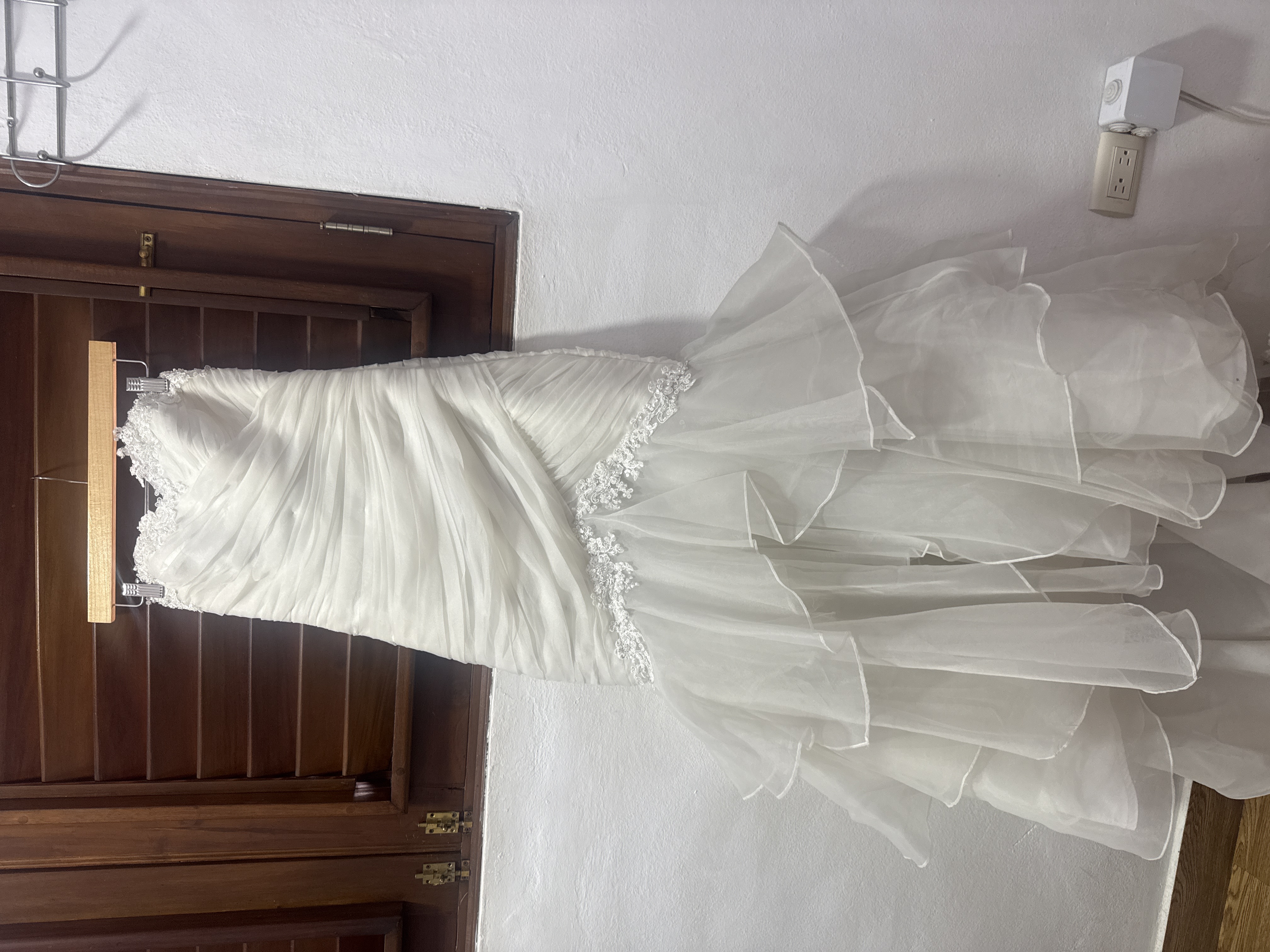 Vestido de novia sirena con vuelo en la falda