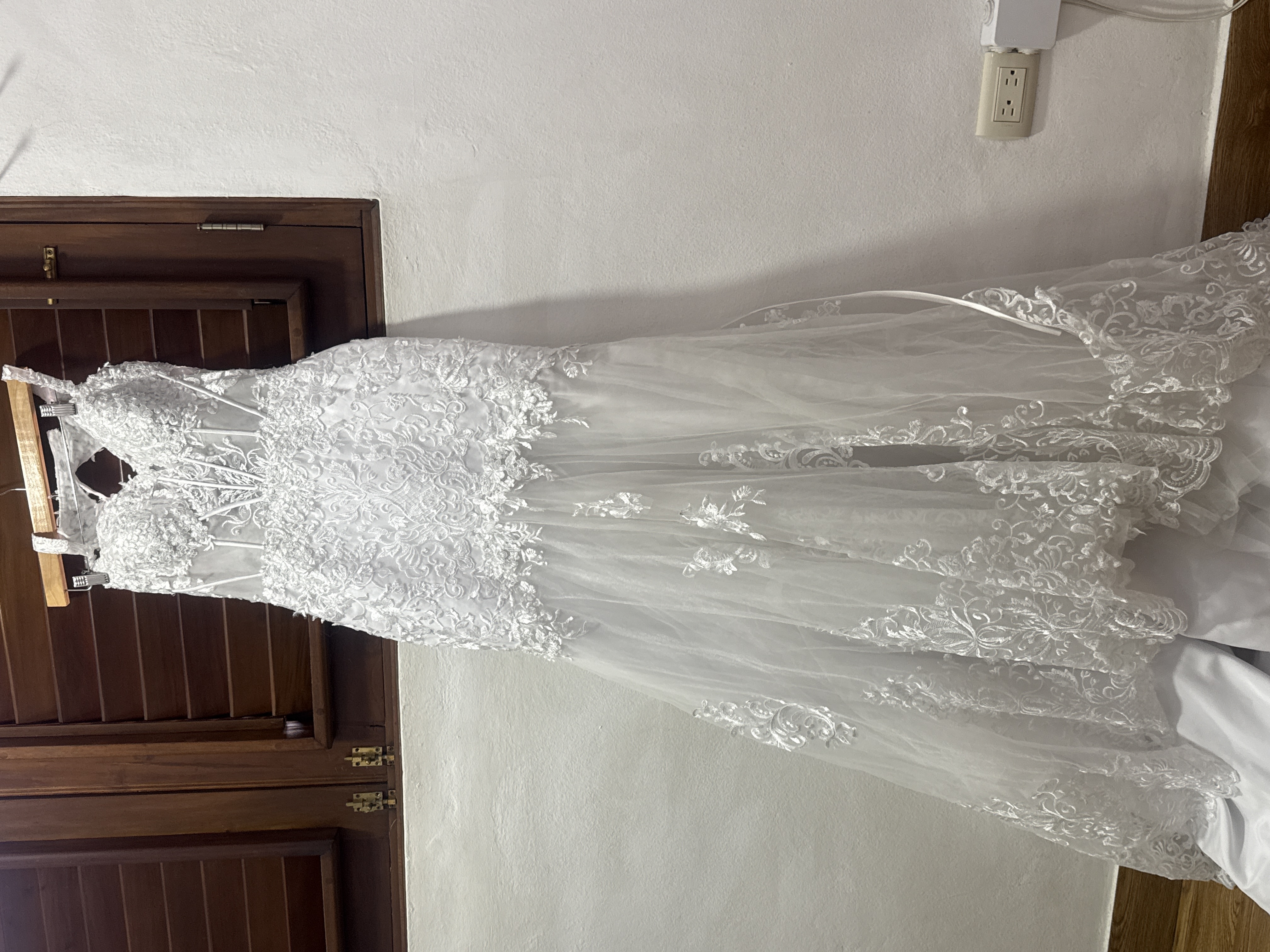 Vestido de novia sirena en encaje con blusa transparente