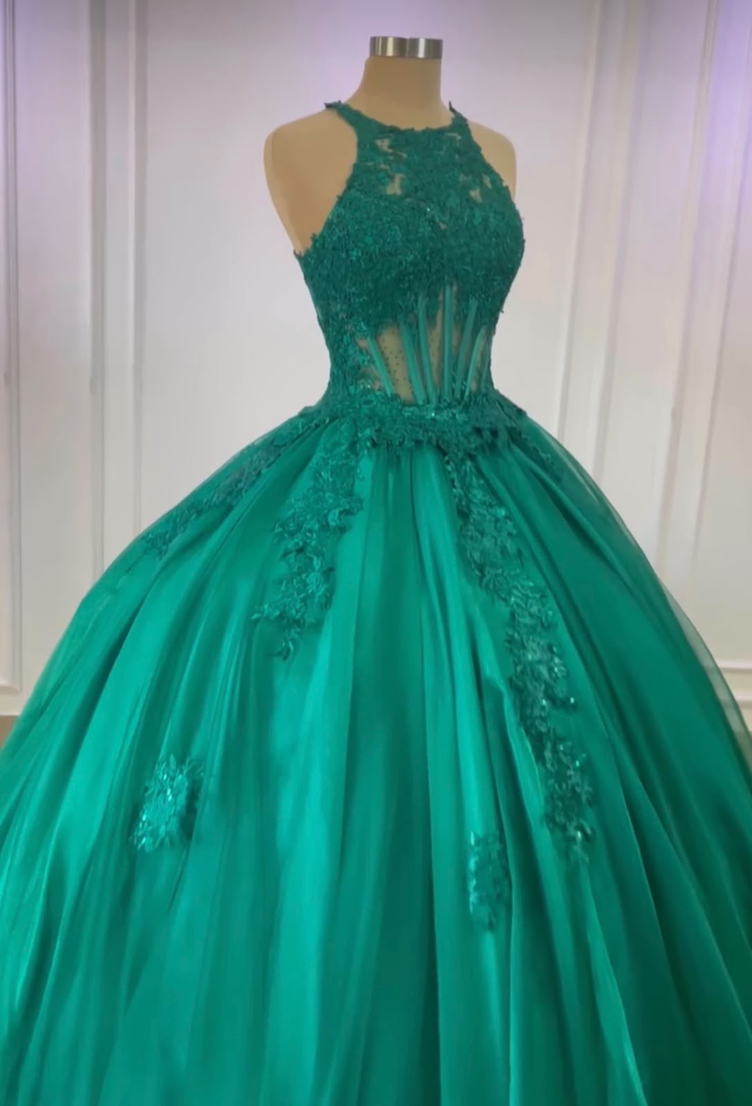 Vestido de 15 verde esmeralda halter