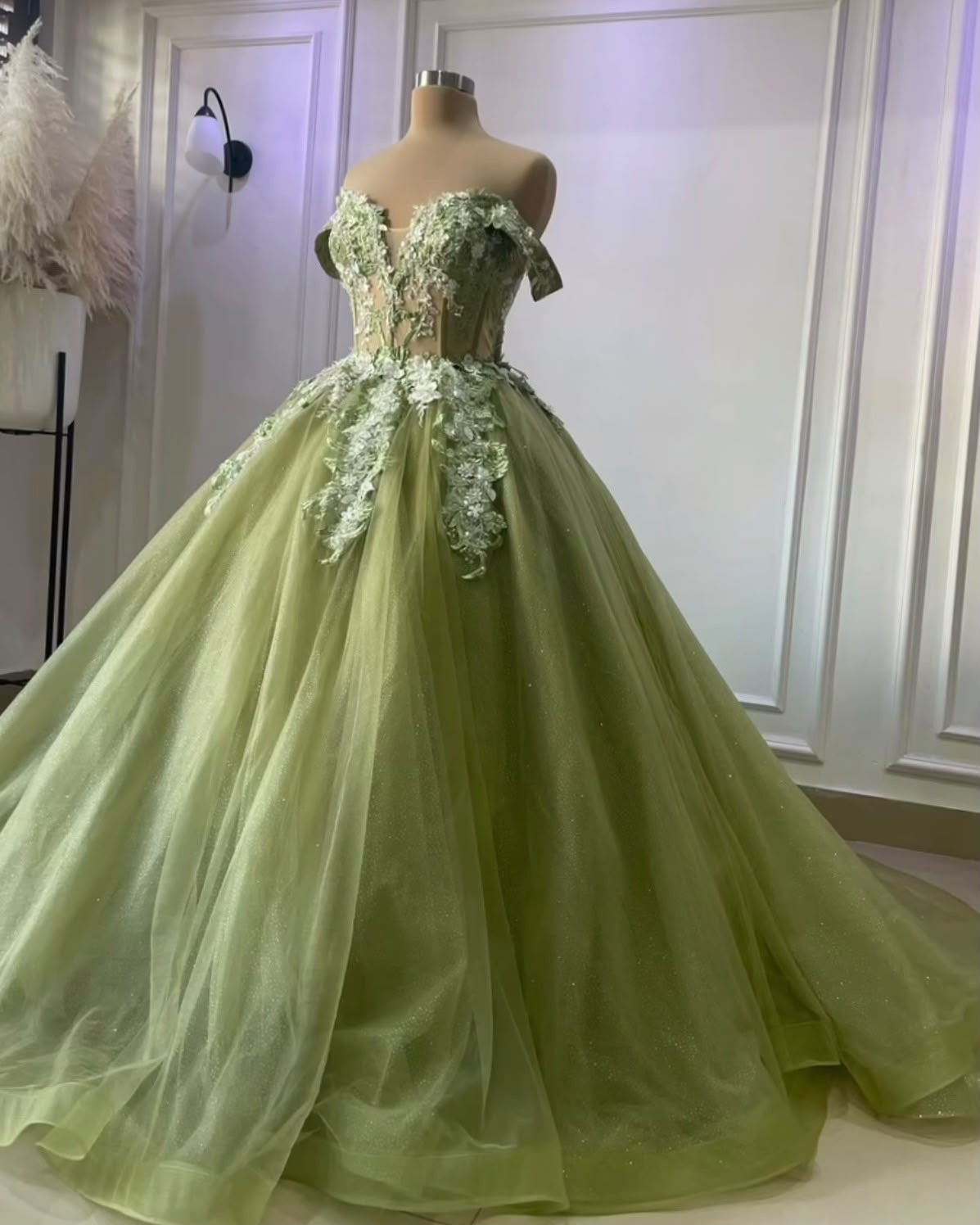 Vestido de 15 verde claro con blanco