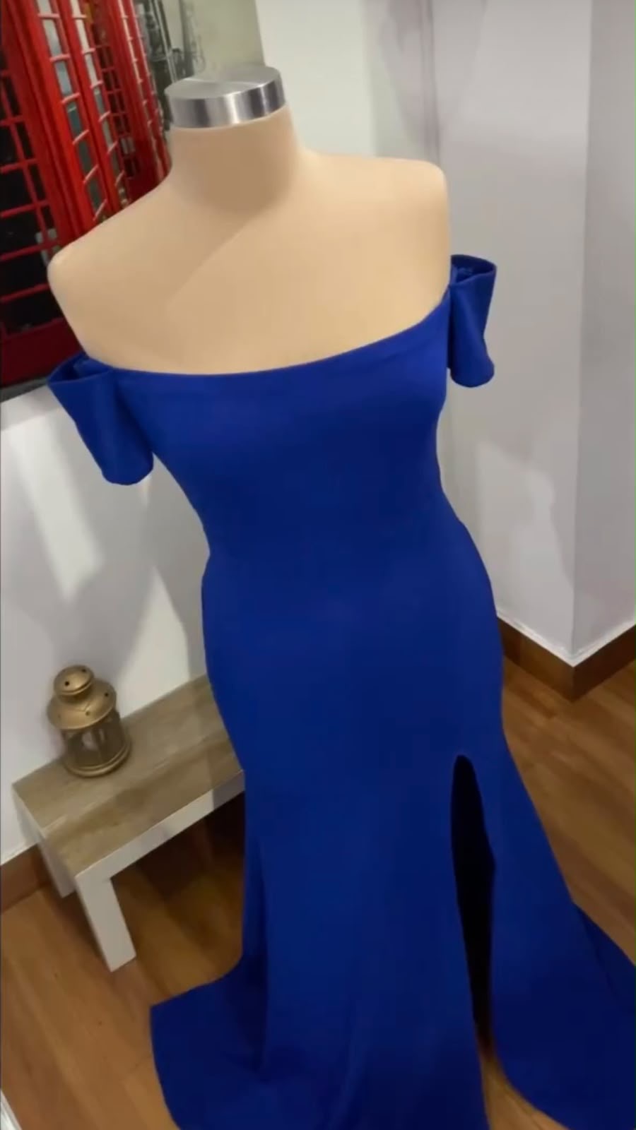 Vestido de gala azul milenio manga caída