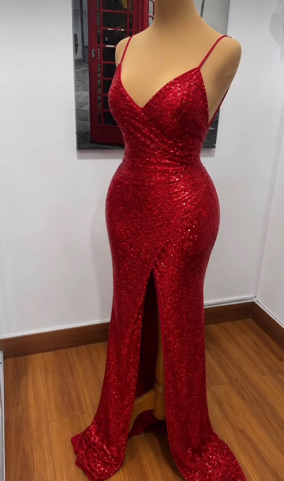 Vestido de gala rojo de tirantes en lentejuelas