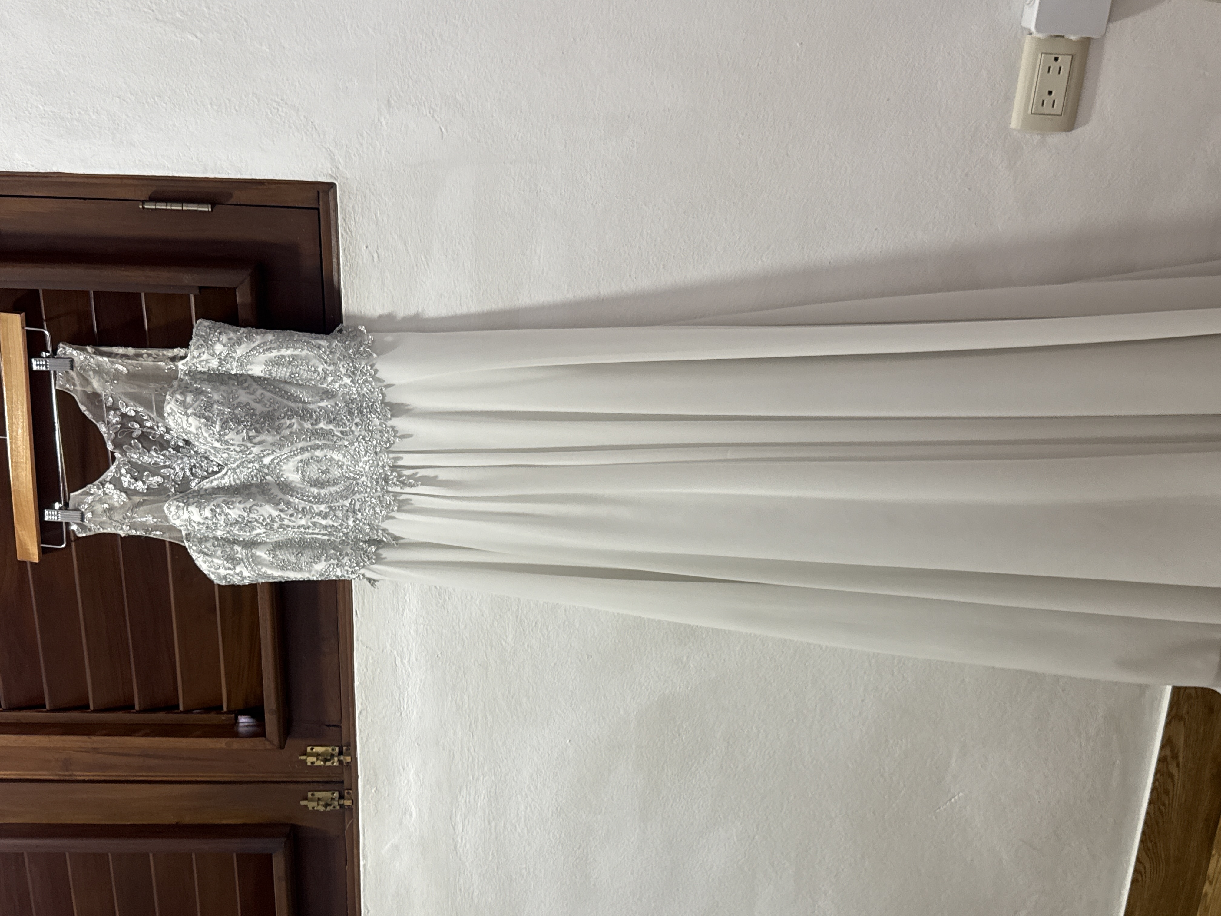 Vestido de novia sencillo en chifon blusa plateada