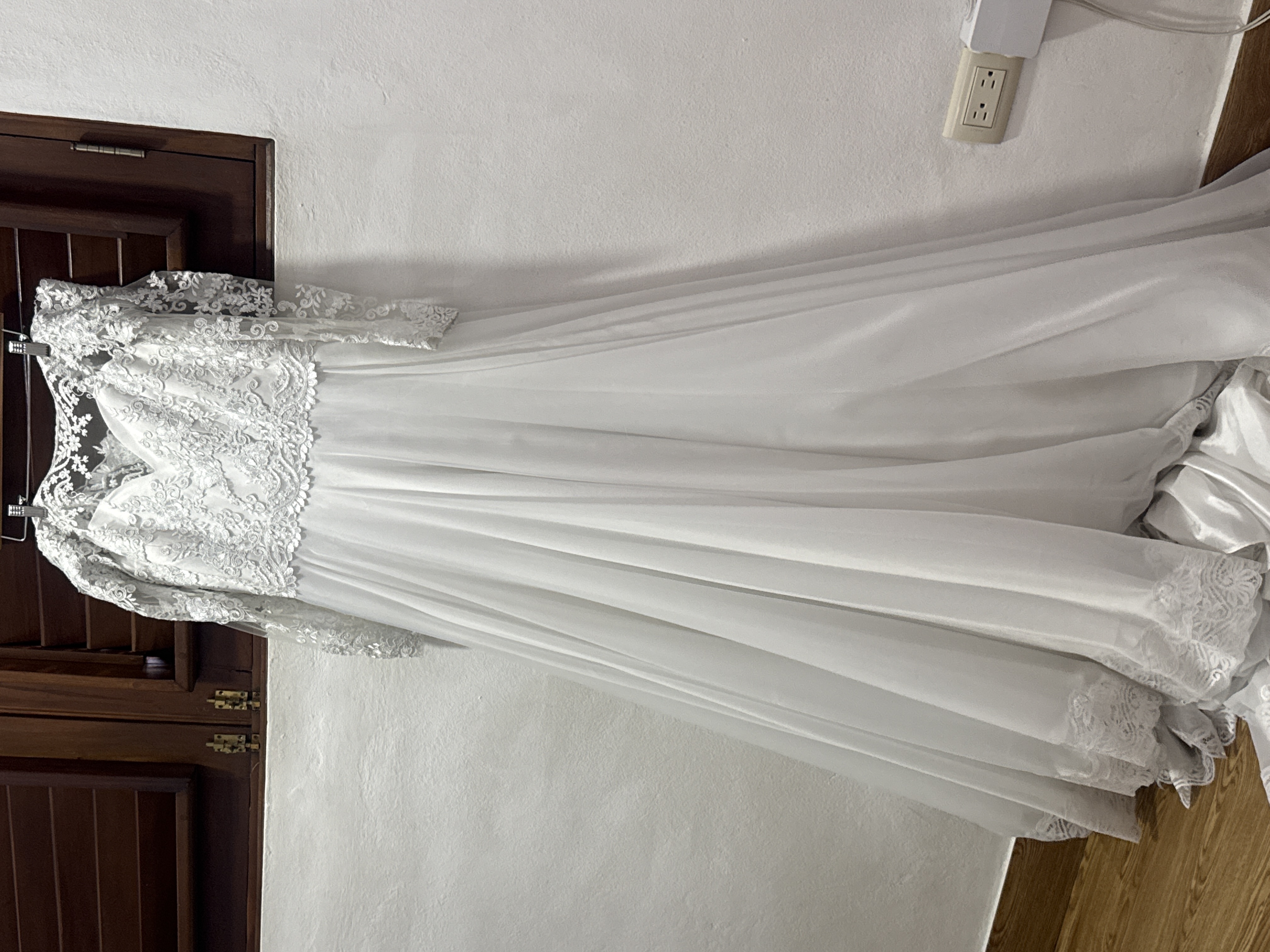 Vestido de novia pricesa manga larga hombros afuera