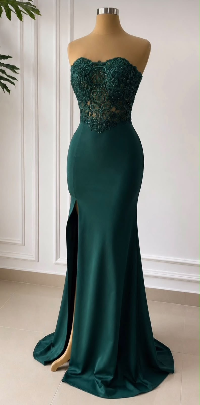 Vestido de gala verde tipo corse sirena con transparencia